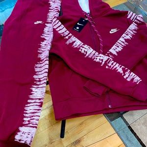 Women’s Nike fleece rose wine